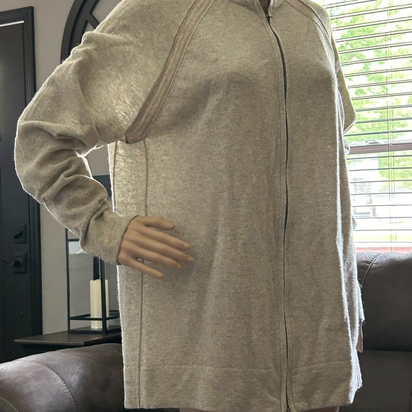 Hobie NWT Women’s Large Gray Lambswool & Nylon Zip Cardigan Sweater - Picture 3 of 10